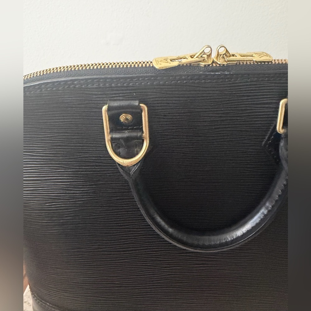 LOUIS VUITTON ALMA MM EPI LEATHER - Picture 6 of 16